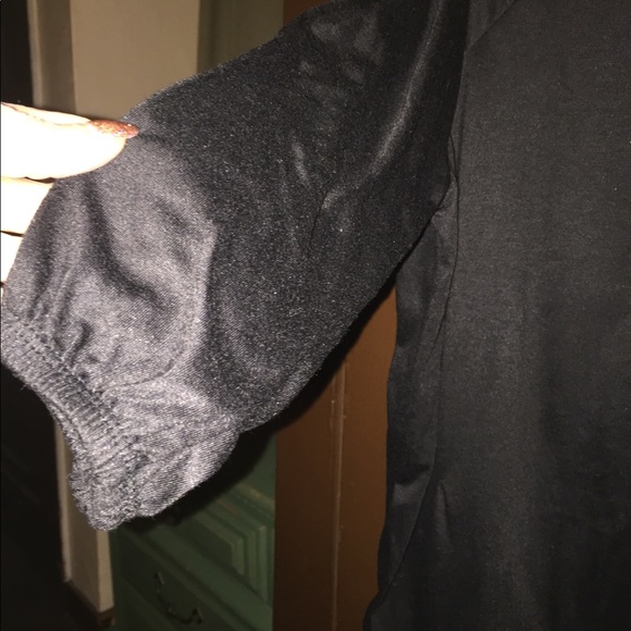 Woman’s blouse - Picture 3 of 4